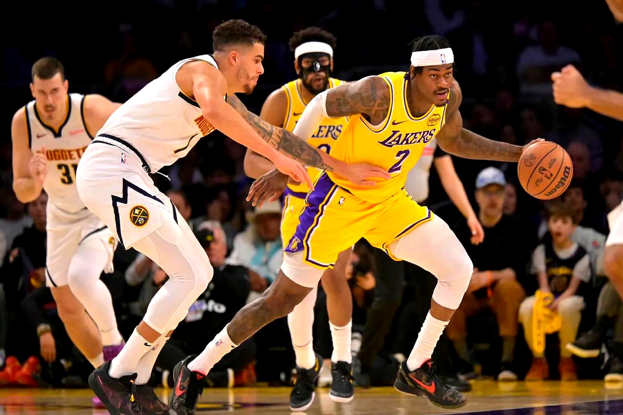 包含赛地聚焦——英超集结日热度飙升，洛杉矶湖人队长鼓劲，球迷炸锅，心理建设被强调的词条