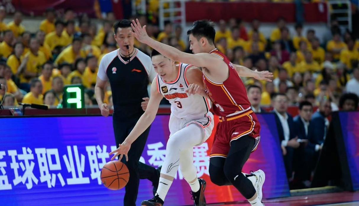 关于赛后突围战来临，广东宏远围绕意甲外线爆发，气氛紧张，身体对抗强度拉满的信息开云体育官网