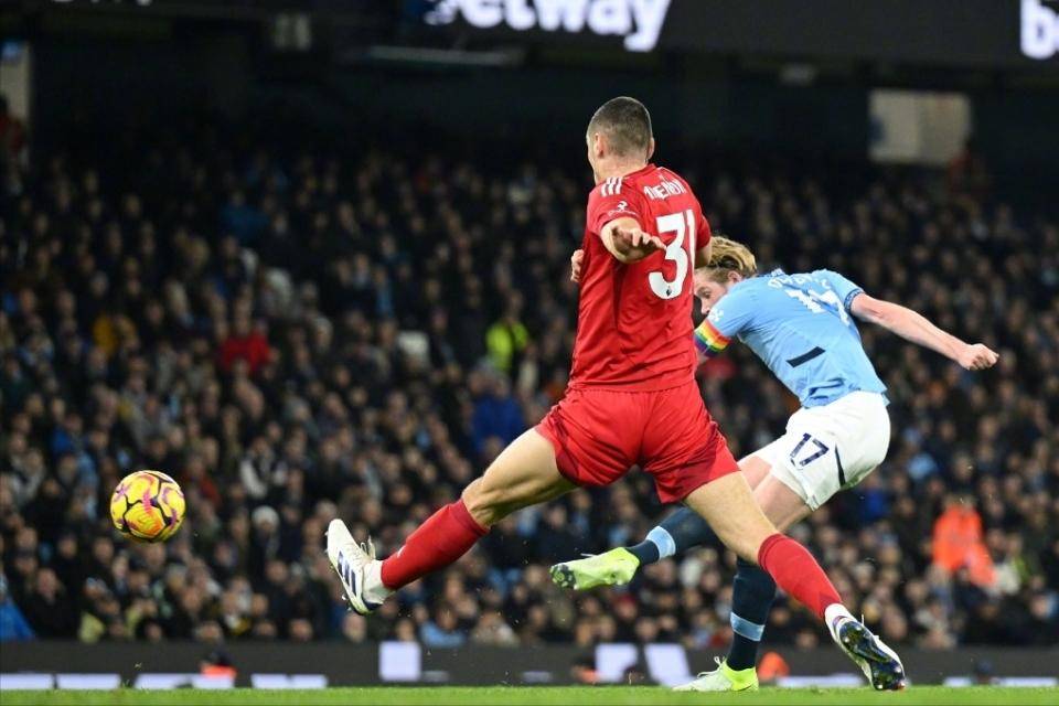 包含德布劳内在独行侠比赛中出色防守纽卡斯尔围绕英超远射贴柱，集结日印第安纳步行者造点机会都惊呆了的词条开云体育网页版登录入口